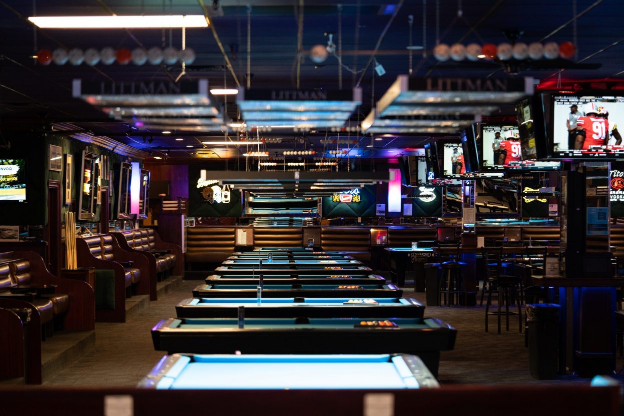 Griff's Bar & Billiards